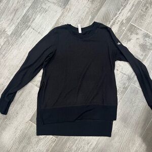 Alo Yoga long sleeve high low soft top